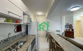 Apartamento dois dormitórios Praia das Pitangueiras